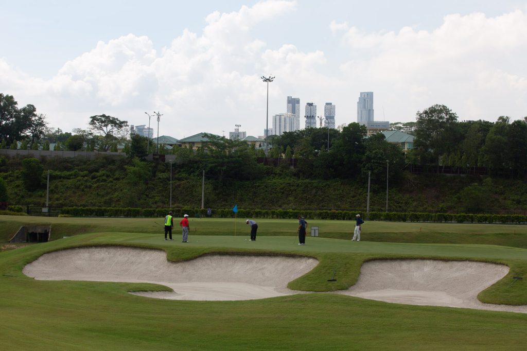 Green guarded by two large bunkers